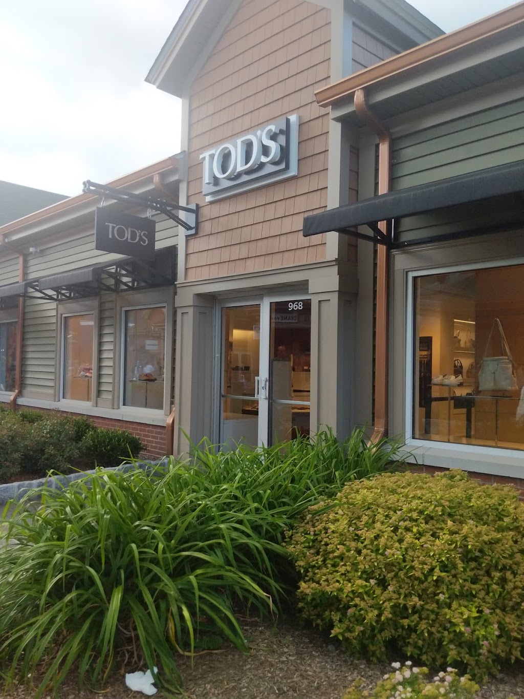 Outlet Tods & Hogan | Common Outlet Center, 826 Grapevine Ct, Central Valley, NY 10917 | Phone: (845) 928-3636