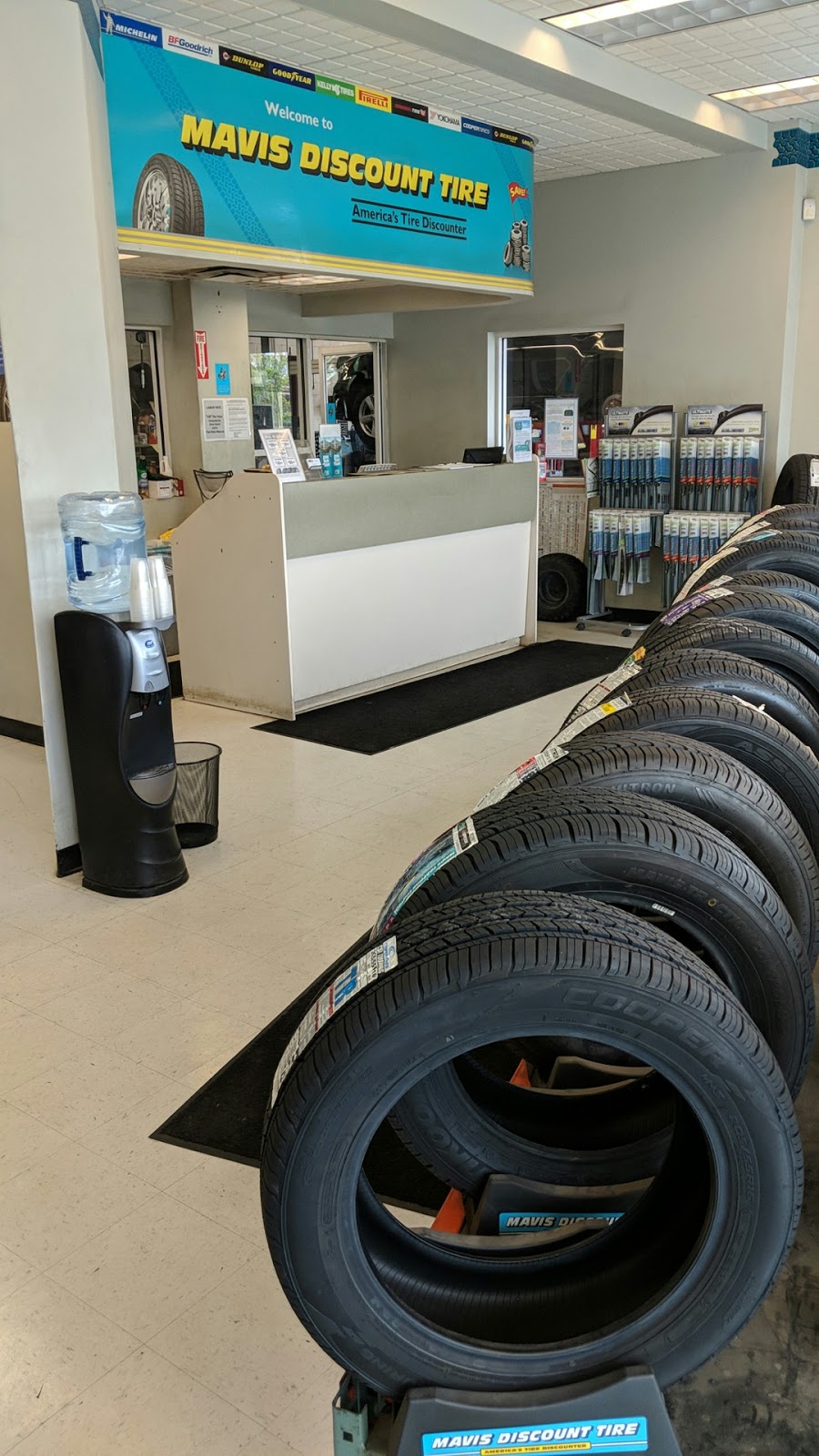 Mavis Discount Tire | 300 W Main St, Bay Shore, NY 11706 | Phone: (631) 892-2164