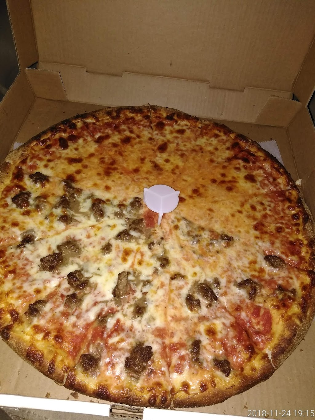 Golden Pizza | 1350 Allen St, Springfield, MA 01118 | Phone: (413) 783-1109
