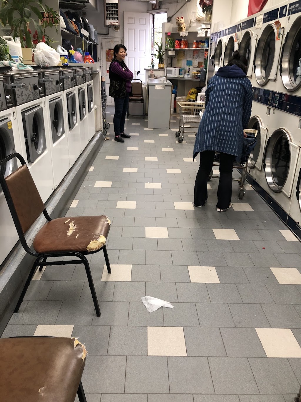 C & C Laundromat | 4717 Francis Lewis Blvd, Flushing, NY 11361 | Phone: (718) 631-2112