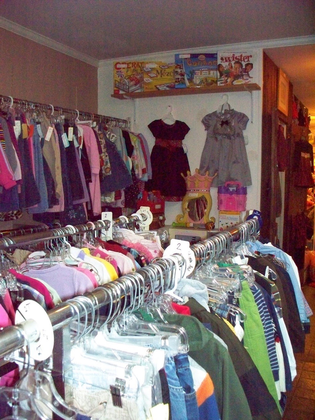Red Ribbon Consignment Closet | 19 S Whitehorse Rd, Phoenixville, PA 19460 | Phone: (610) 935-9778