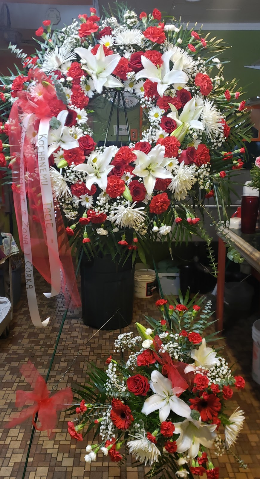 Flowers By Renia & Gifts | 6404 Fresh Pond Rd, Queens, NY 11385 | Phone: (718) 821-3193