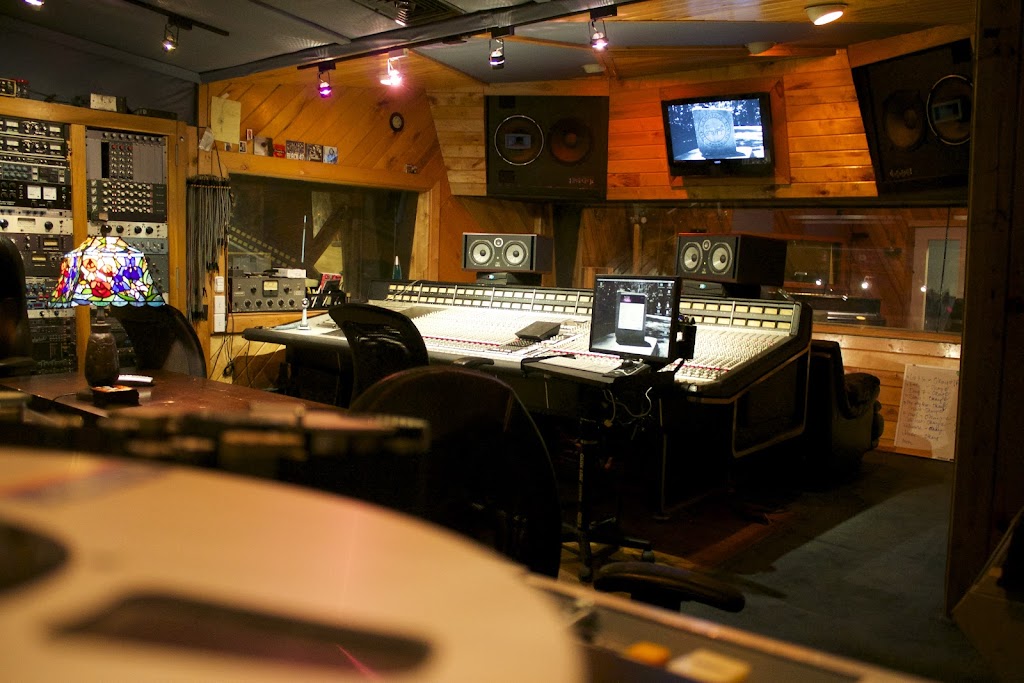 Carriage House Studios | 119 W Hill Rd, Stamford, CT 06902 | Phone: (203) 358-0065