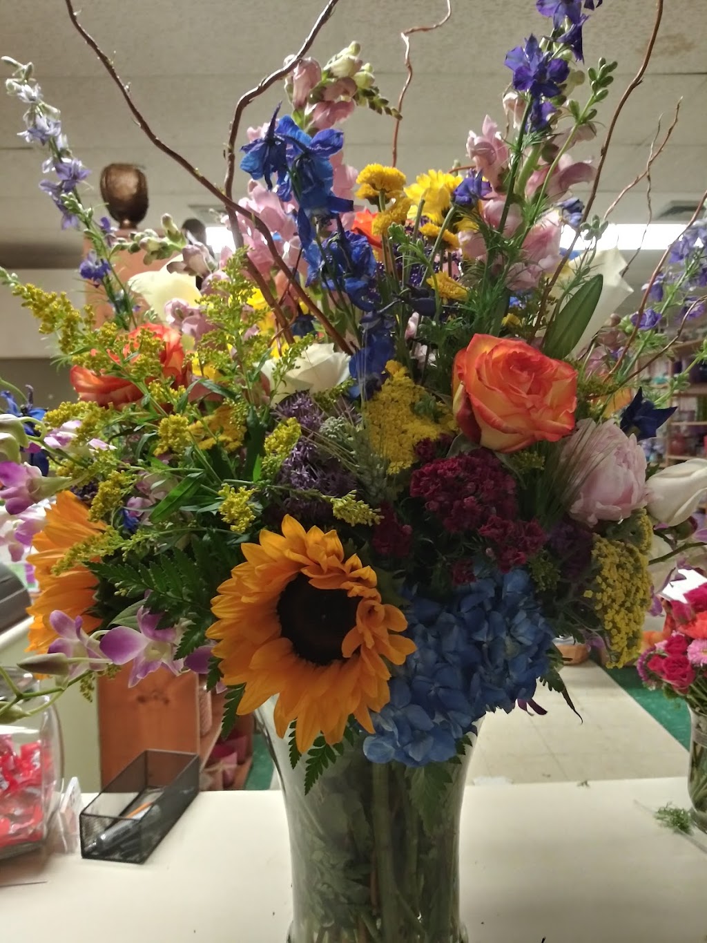 Mohns Flowers & Fancy Foods | 2325 Plainfield Ave ste. 2, South Plainfield, NJ 07080 | Phone: (800) 356-2908