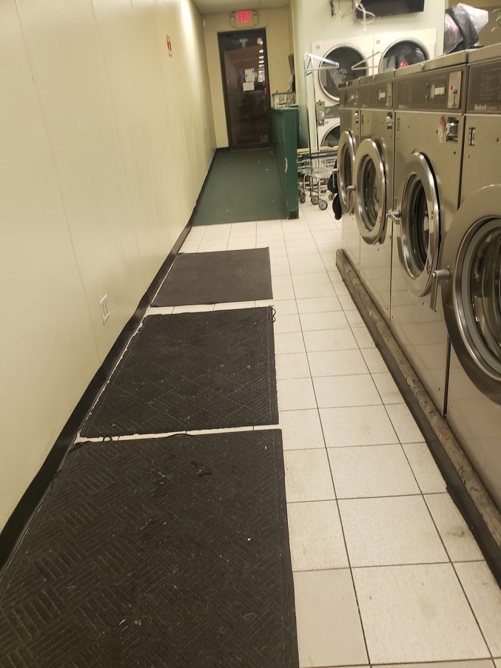 Crowne Cleaner & Laundromat | 389 Piaget Ave, Clifton, NJ 07011 | Phone: (973) 253-2318