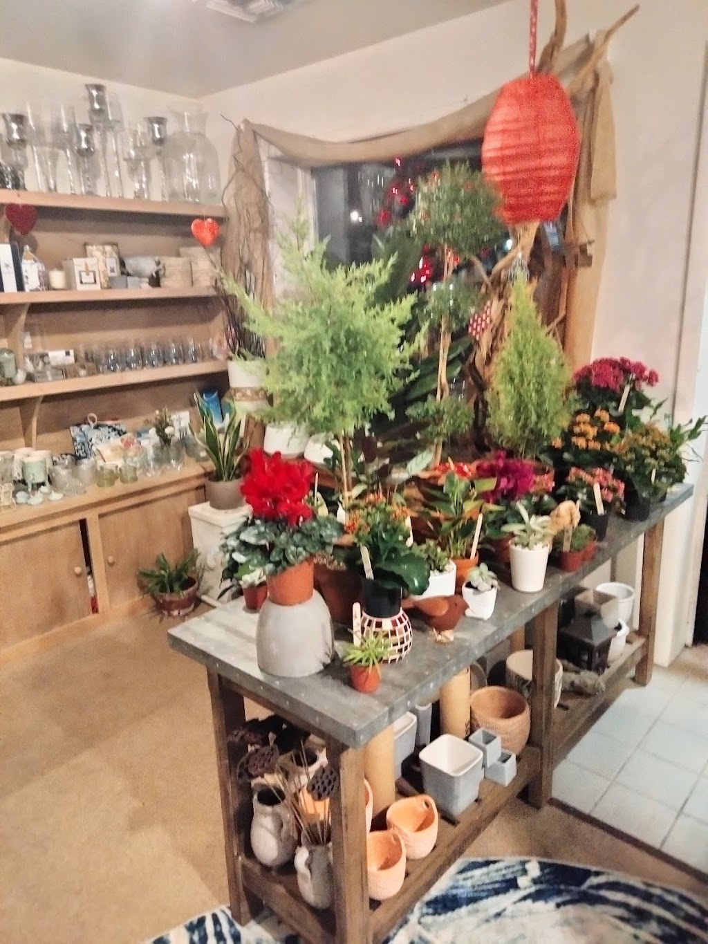Quogue Flower Shop & Gardens | 2 Midland St, Quogue, NY 11959 | Phone: (631) 653-0683