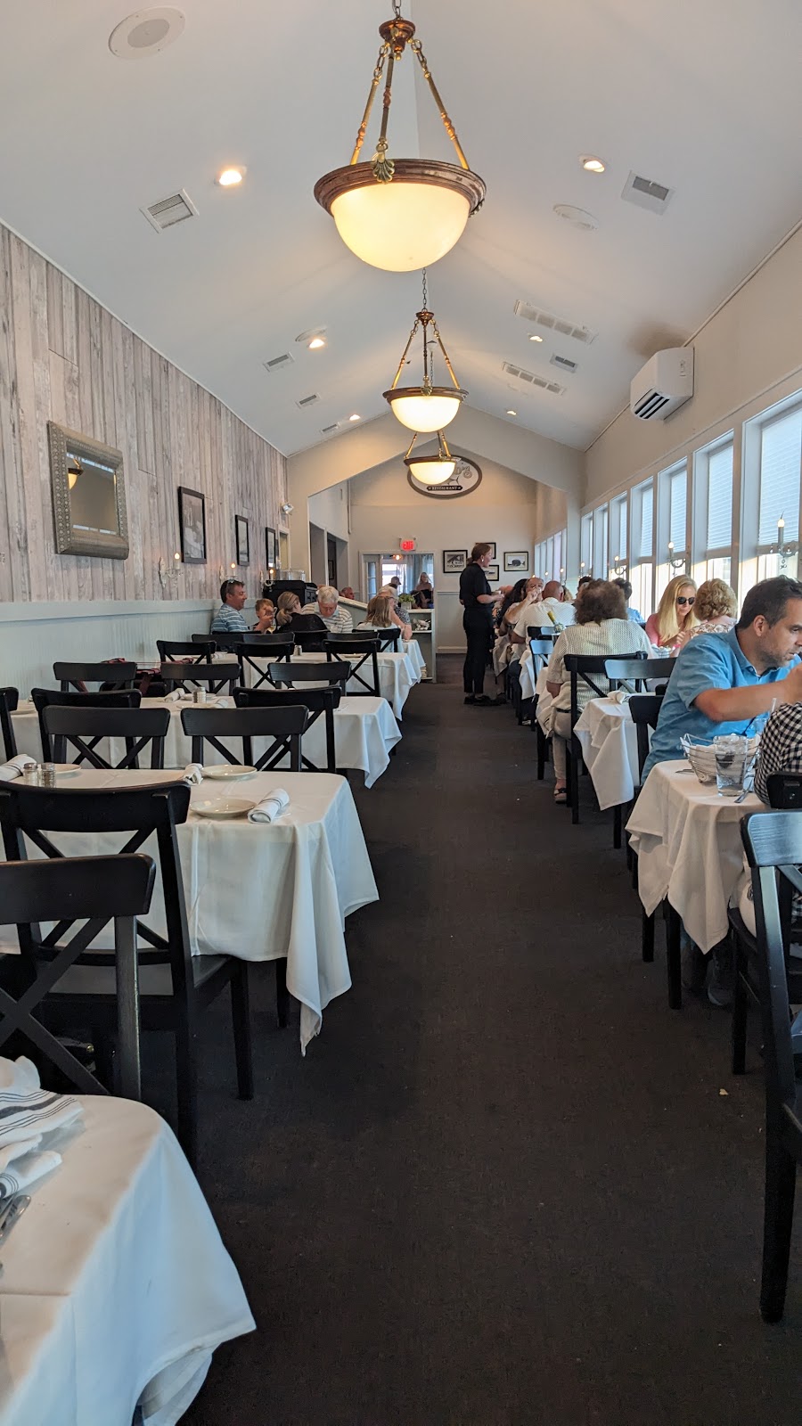 Howards Seafood Restaurant | 13500 Baltic Ave, Long Beach, NJ 08008 | Phone: (609) 492-2319
