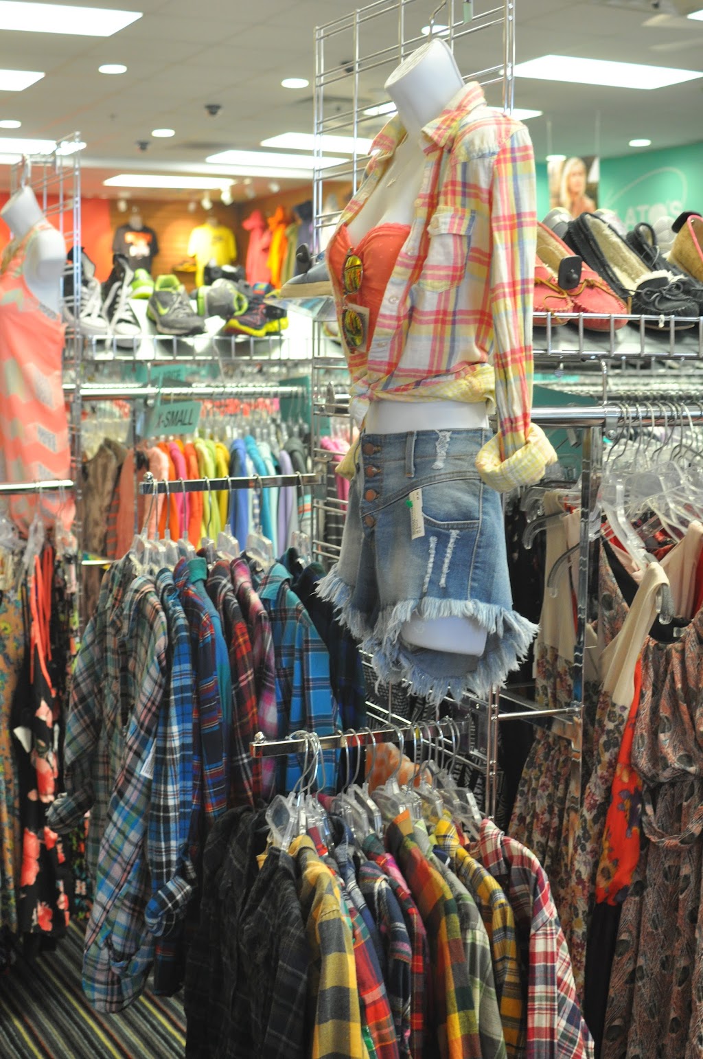 Platos Closet Willow Grove | 3614 Welsh Rd, Willow Grove, PA 19090 | Phone: (215) 659-1555