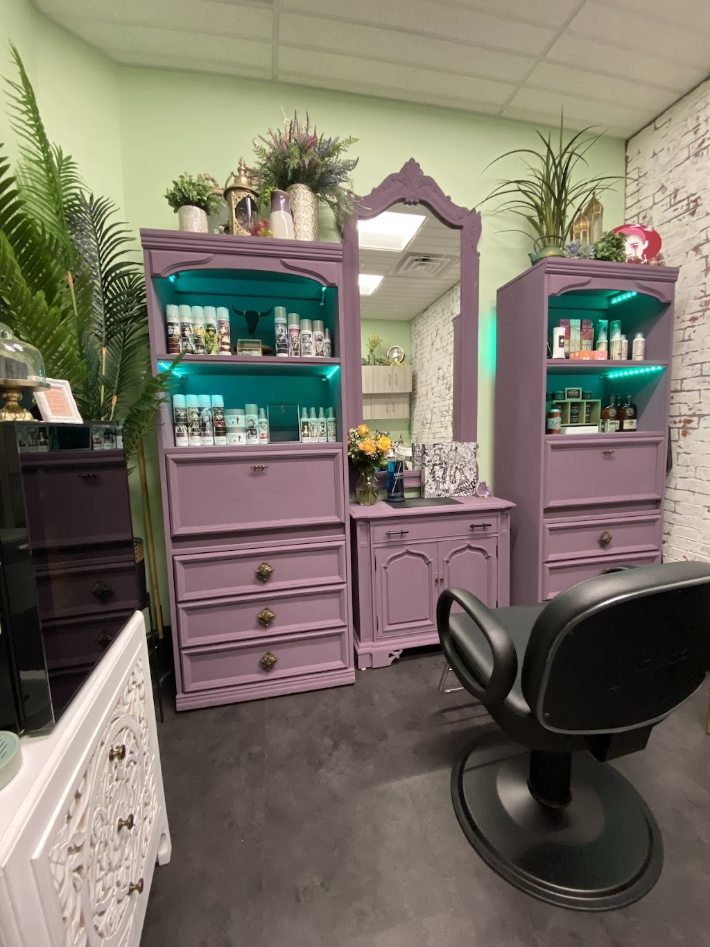 Into The Mirror Hair Studio | 1285 Lincoln Hwy Studio 11A, Langhorne, PA 19056 | Phone: (215) 559-9270
