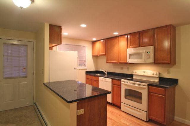 Linwood Apartments - Townhouse Apartments | 60 Linwood Ave, Colchester, CT 06415 | Phone: (860) 887-2792