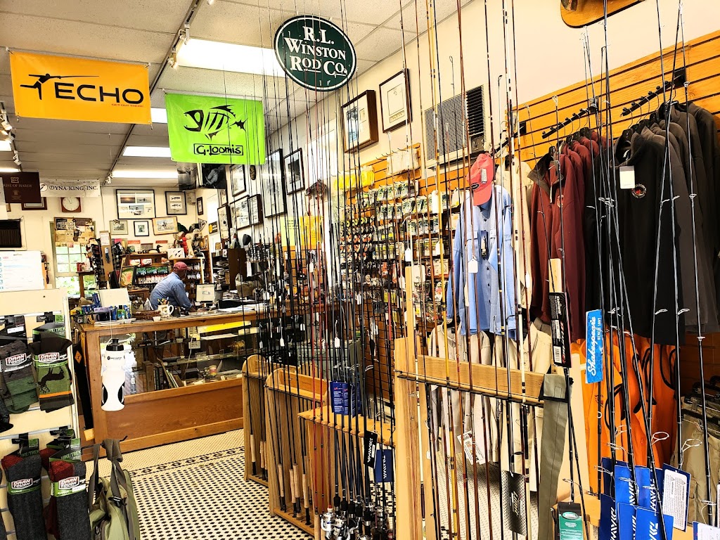 Housatonic River Outfitters | 2 US-7, Sharon, CT 06754 | Phone: (860) 672-1010
