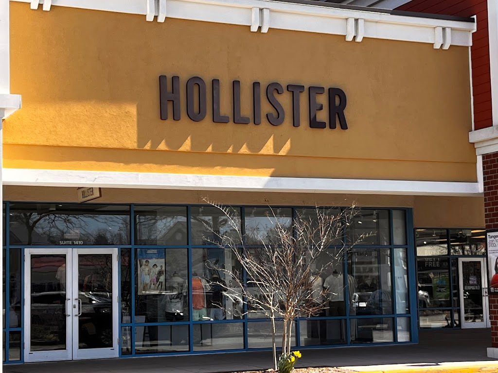 Hollister Co. | 1770 W Main St Unit 1410, Riverhead, NY 11901 | Phone: (631) 284-6010