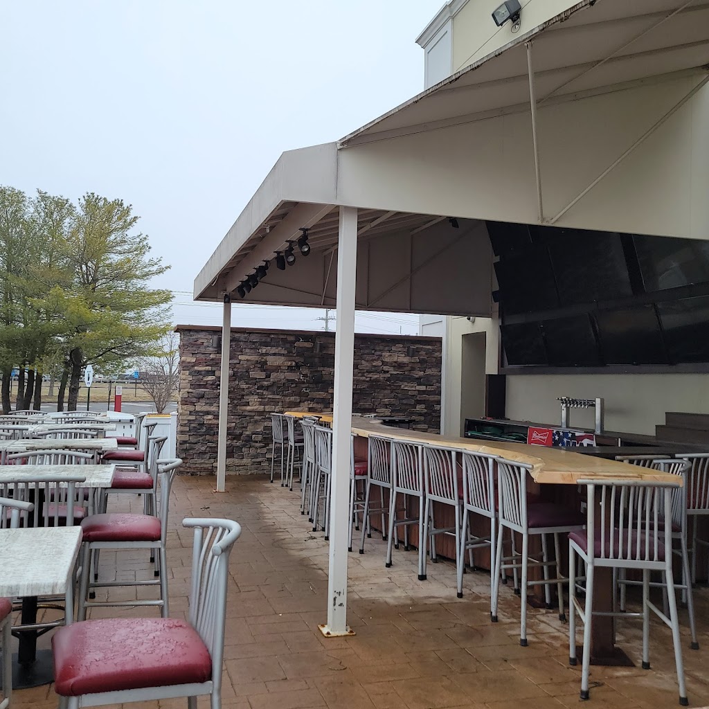 Bobby Vs Restaurant and Sports Bar | 11 Schoephoester Rd, Windsor Locks, CT 06096 | Phone: (860) 627-5808