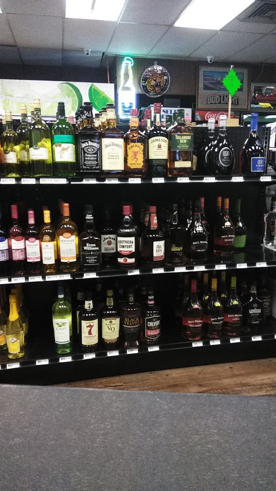 Naamans Beverage Mart Inc | 109 Naamans Rd, Claymont, DE 19703 | Phone: (302) 798-4756