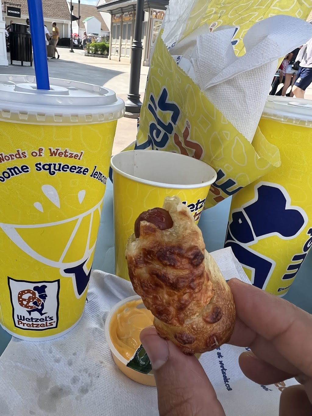 Wetzels Pretzels | 498 Red Apple Ct Space #K114, Central Valley, NY 10917 | Phone: (845) 928-1011