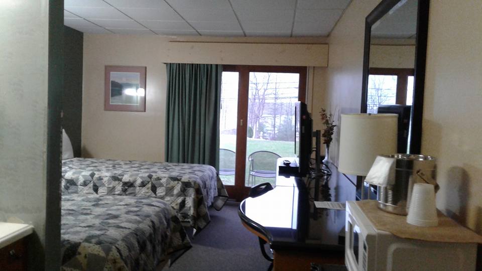 Greshams Lake View Motel | 2499 US-6 #7005, Hawley, PA 18428 | Phone: (570) 226-4621