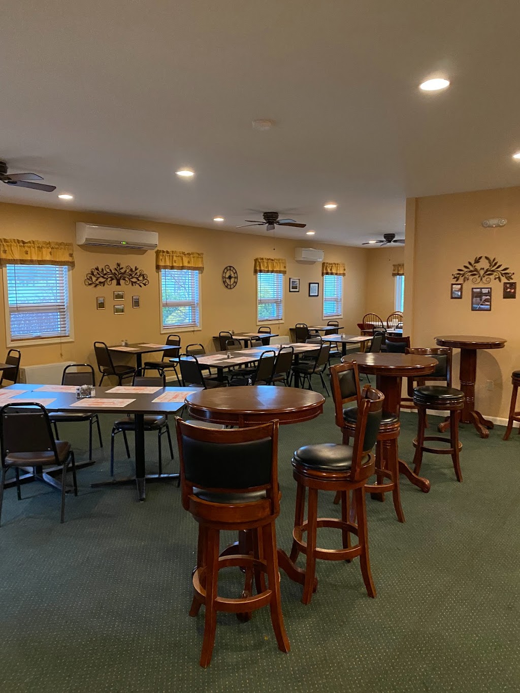 Legends Restaurant and Bar | Lake Lorain Rd, Poyntelle, PA 18421 | Phone: (570) 448-2232