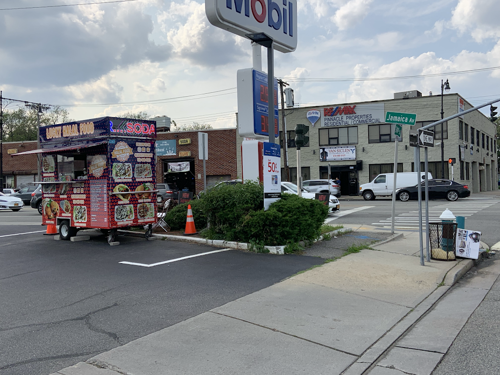 Lucky food cart | corner of BP Gas Station, 2030 Sunrise Hwy, Merrick, NY 11566 | Phone: (516) 849-5121