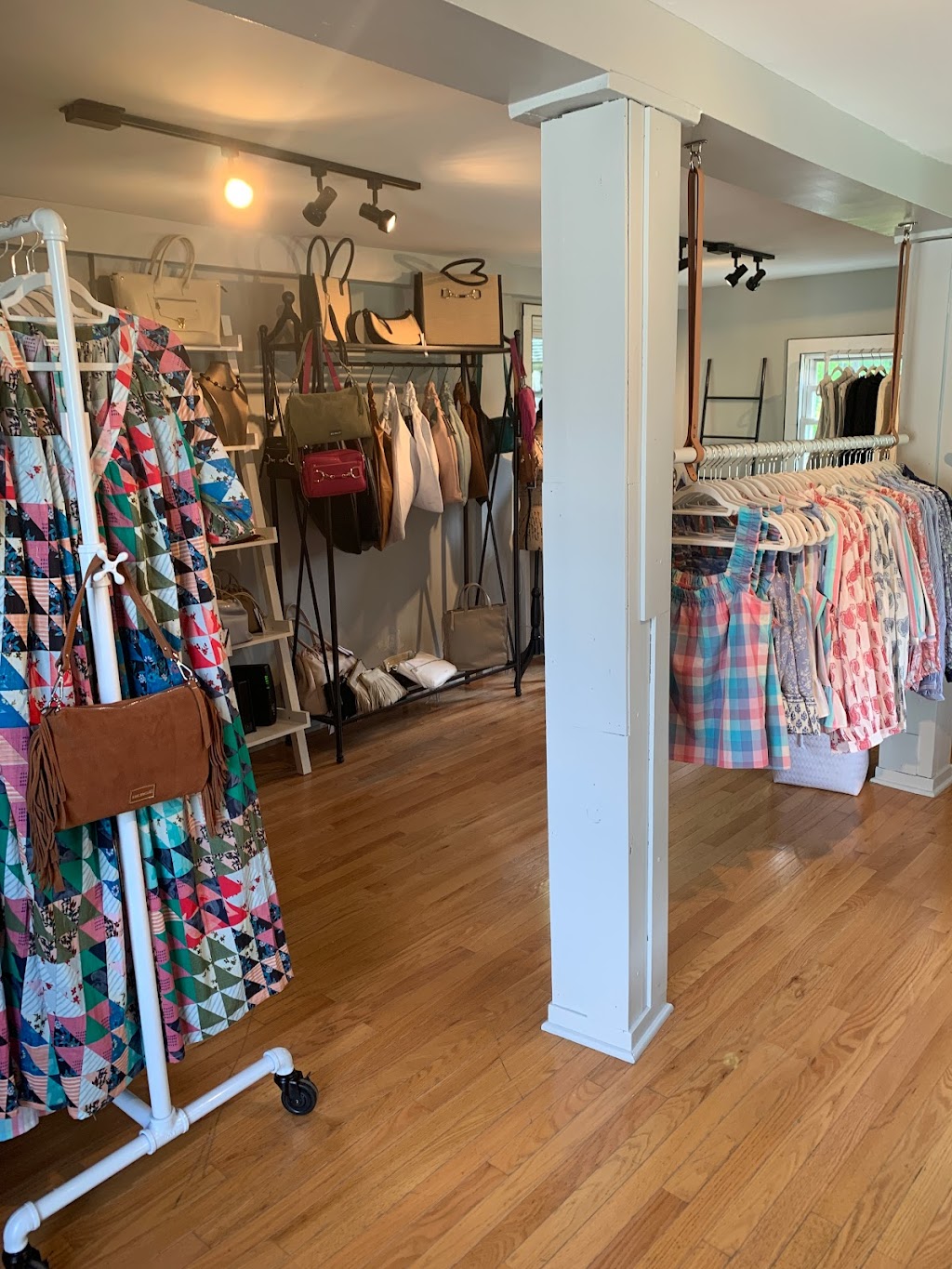idPearl Boutique | 97 Tinker St, Woodstock, NY 12498 | Phone: (845) 684-5595