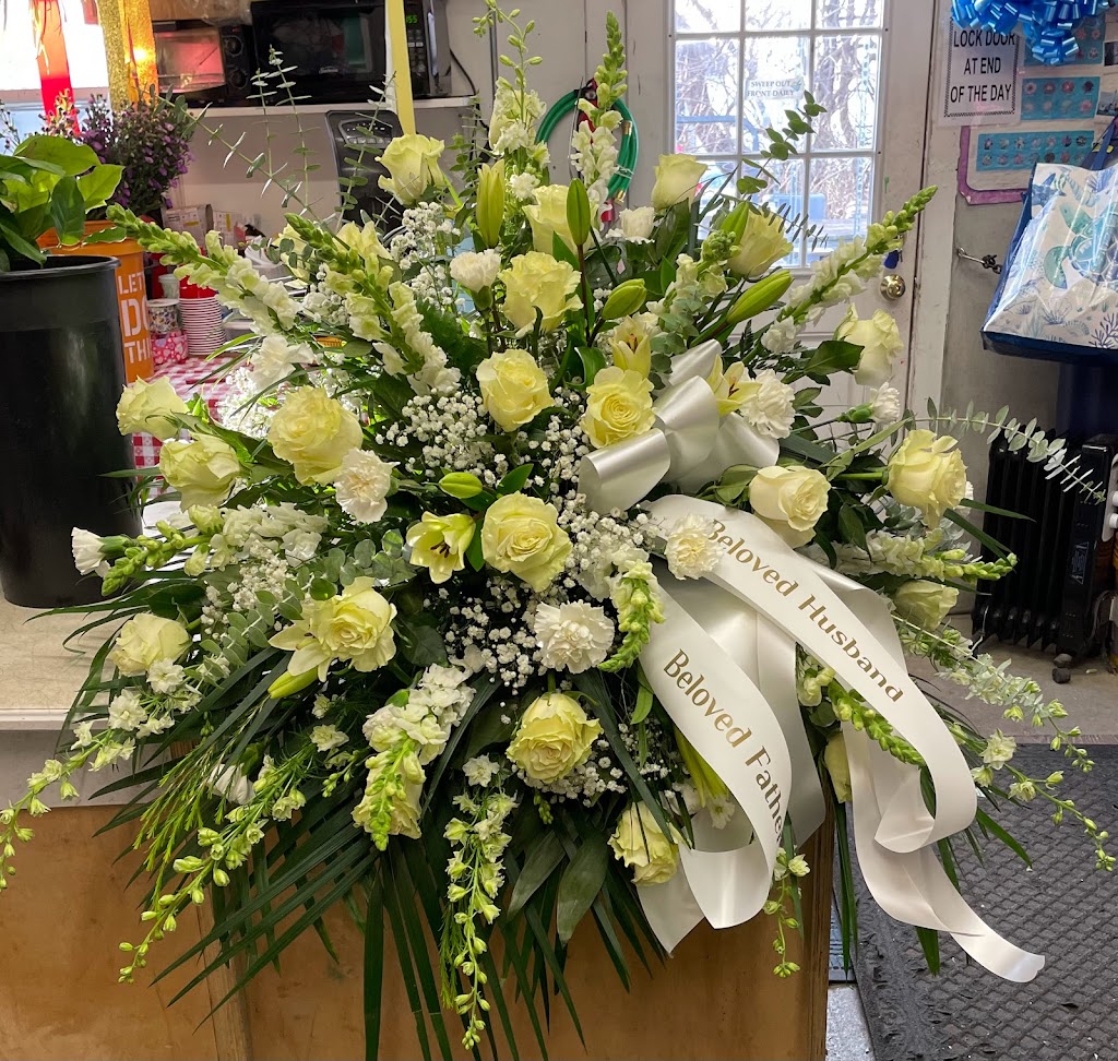 Doreens Flowers | 1224 Wellwood Ave, West Babylon, NY 11704 | Phone: (631) 752-6842