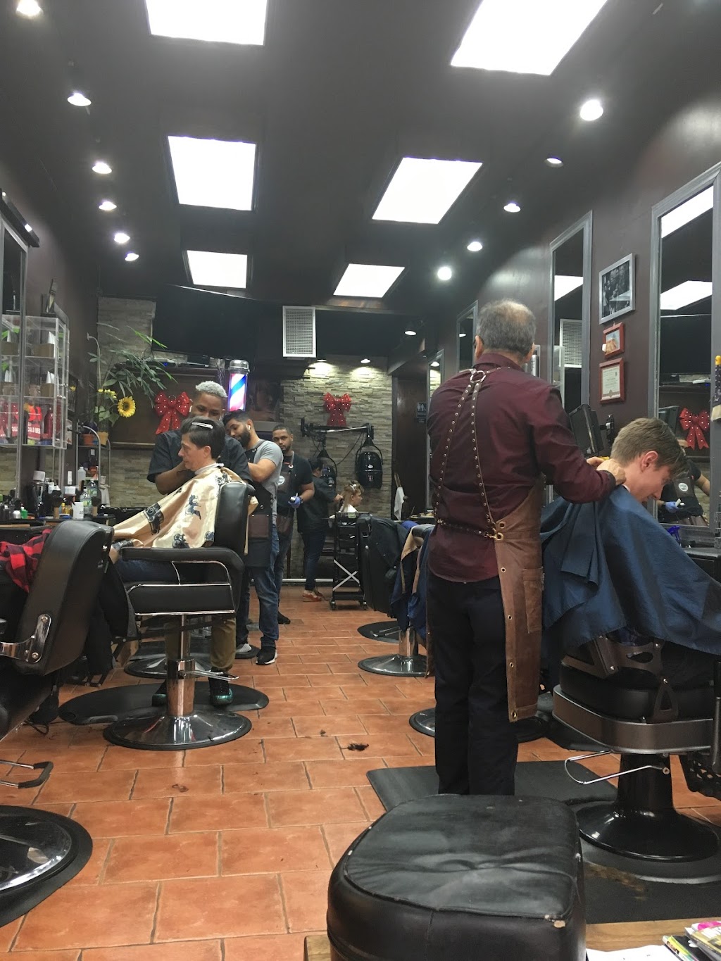 HeadQuarters: Salon Unisex & Barbershop | 812W W 181st St #5 4555, New York, NY 10033 | Phone: (212) 795-9586