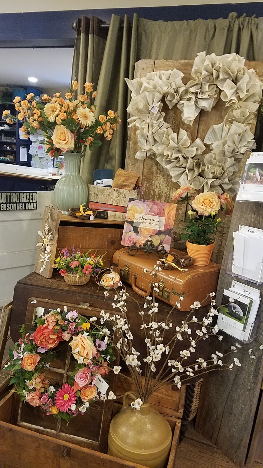 Its So Ranunculus Flower Shoppe | 59 N Main St, Marlborough, CT 06447 | Phone: (860) 295-1562