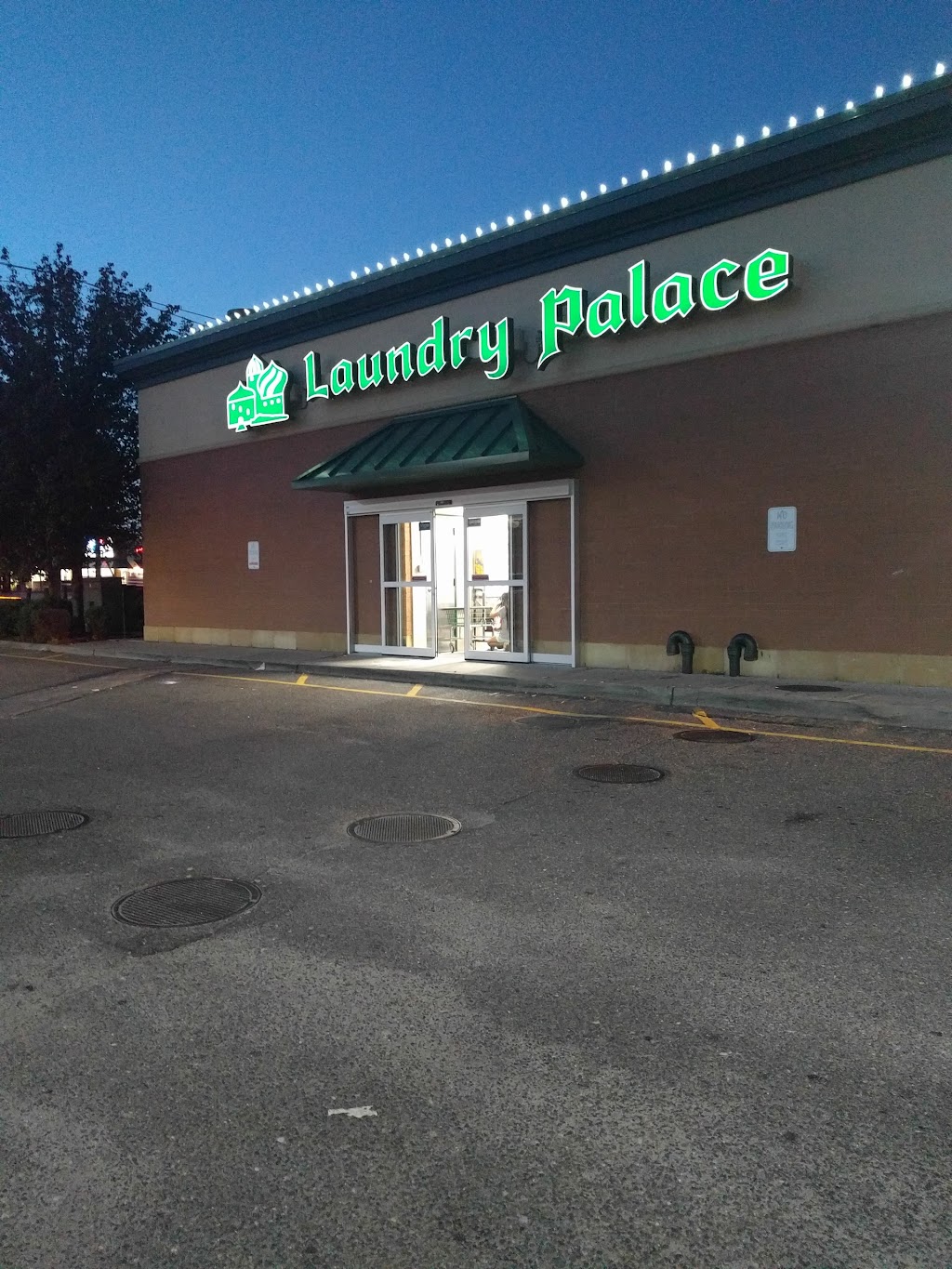 Laundry palace | 1217 Old Country Rd, Riverhead, NY 11901 | Phone: (631) 591-0206