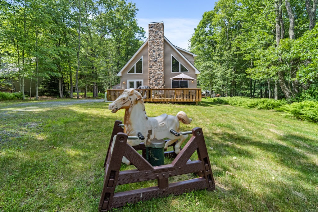 Pocono Mountain Retreat Homes | 21 Lovelace Rd, Albrightsville, PA 18210 | Phone: (267) 808-0574