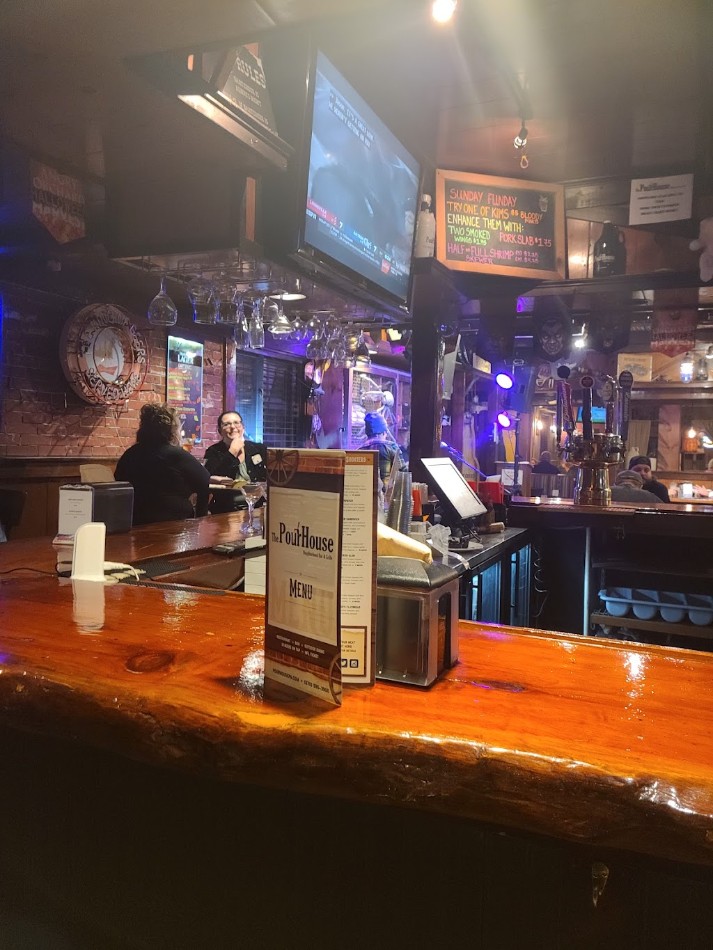 The PourHouse Neighborhood Bar and Grille | 1014 PA-390, Mountainhome, PA 18342 | Phone: (570) 595-3900