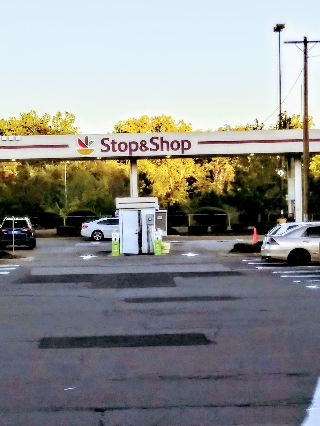 Stop & Shop Gasoline | 2265 Northampton St, Holyoke, MA 01040 | Phone: (413) 536-1130