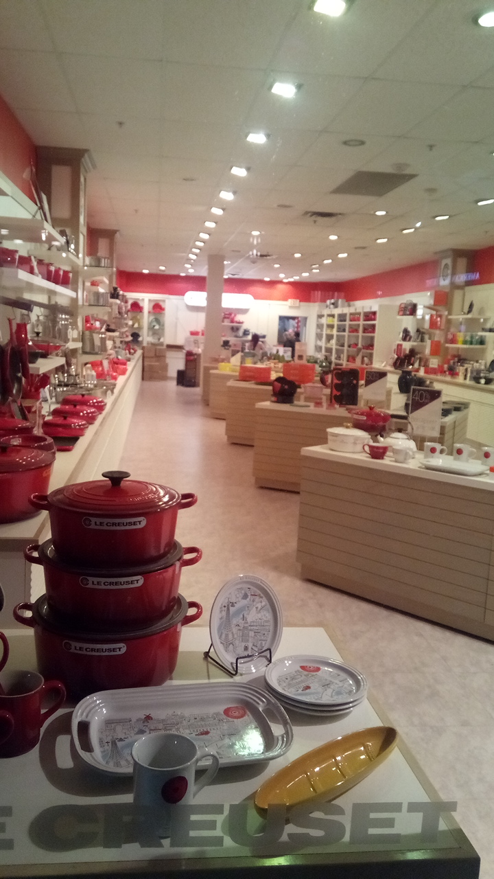 Le Creuset Outlet Store | 1 Premium Outlets Blvd Ste 291, Tinton Falls, NJ 07753 | Phone: (732) 493-8390