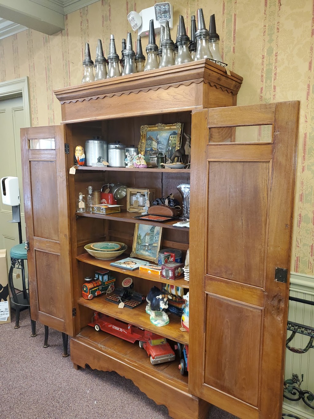 Sentiment Depot Antiques and Collectibles | 238 W Delaware Ave, Pennington, NJ 08534 | Phone: (609) 669-1566