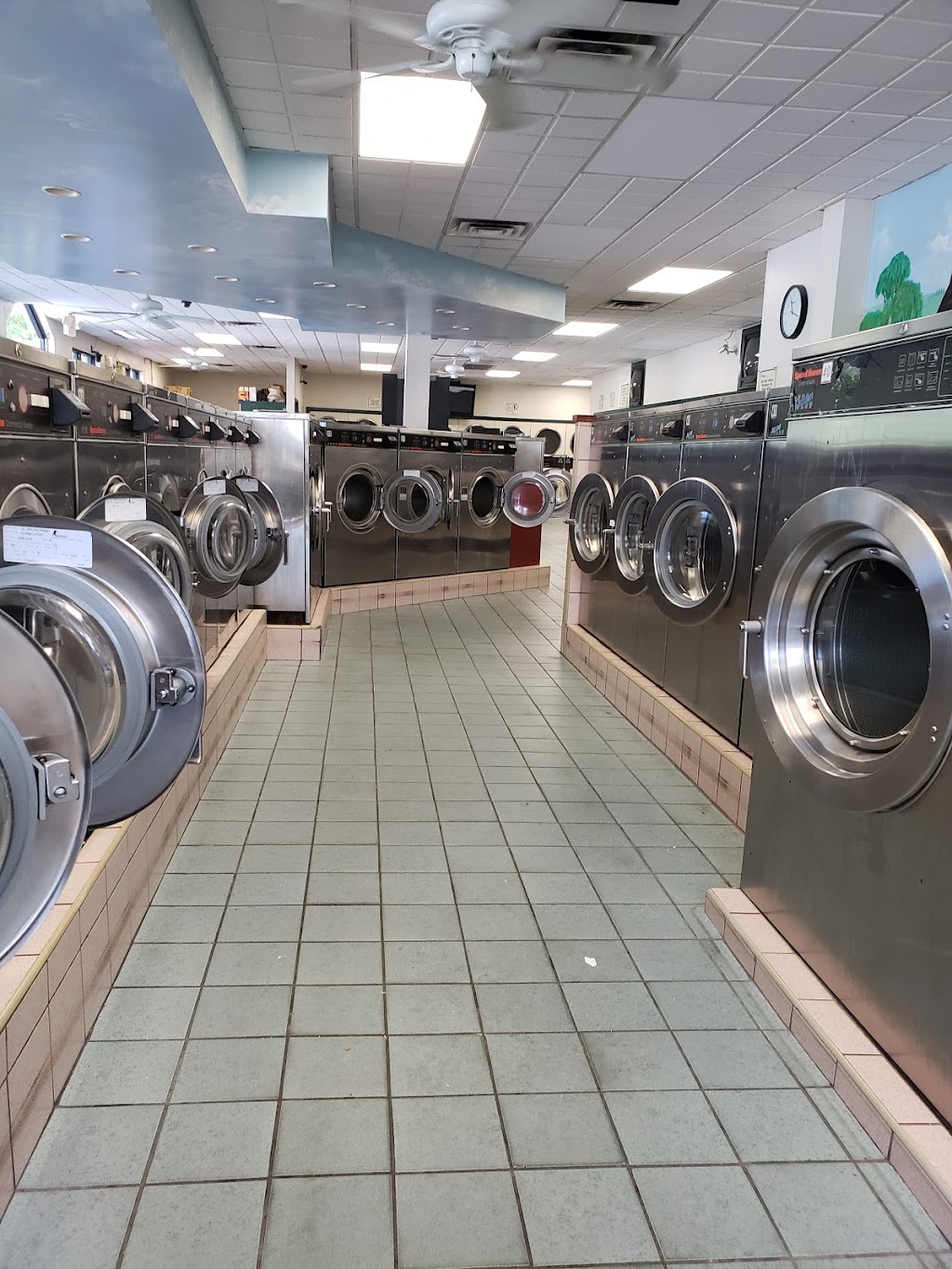 Happy Face Laundromat & Dry Cleaners | 560 Old Bridge Turnpike, South River, NJ 08882 | Phone: (732) 238-3338