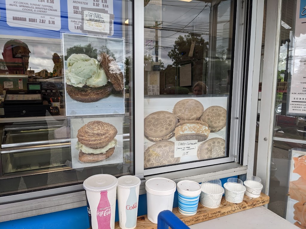 Snowflake Ice Cream Shoppe | 1148 W Main St, Riverhead, NY 11901 | Phone: (631) 727-4394
