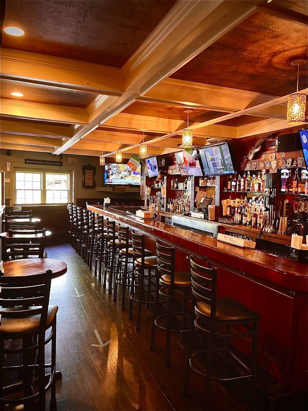 The Old Place Bar & Restaurant | 920 Hope St, Stamford, CT 06907 | Phone: (203) 553-9220