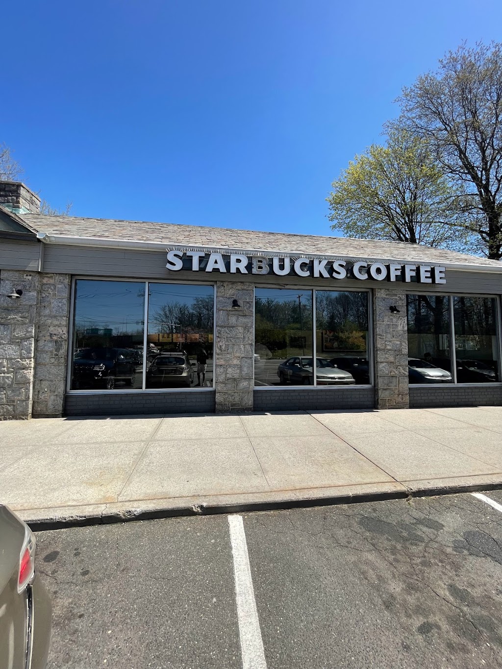 Starbucks | 379 Glen Cove Rd, Westbury, NY 11590 | Phone: (516) 877-7222