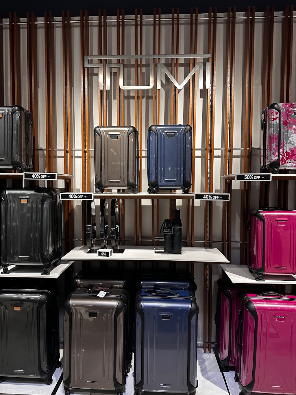 TUMI Outlet Store - Philadelphia Premium | 18 Lightcap Rd Suite 385, Pottstown, PA 19464 | Phone: (610) 970-3802