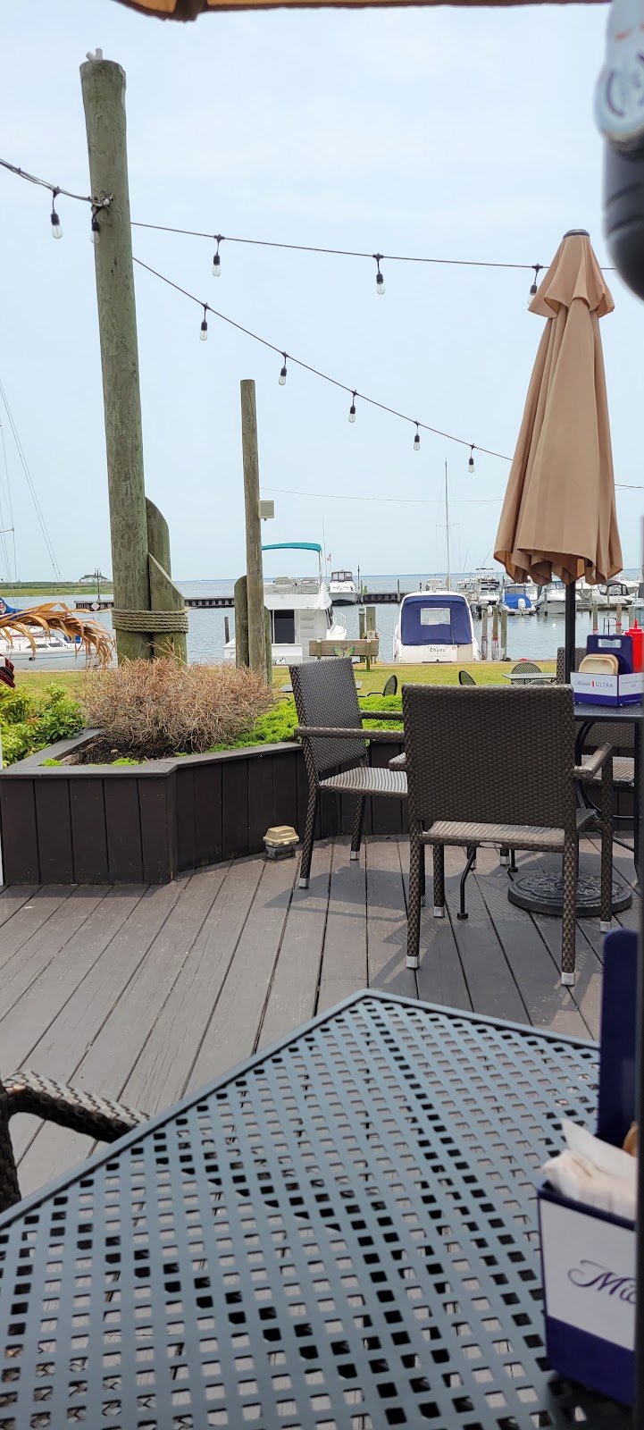 Bayside Clam & Grill | 300 Bayview Ave, East Islip, NY 11730 | Phone: (631) 277-9100