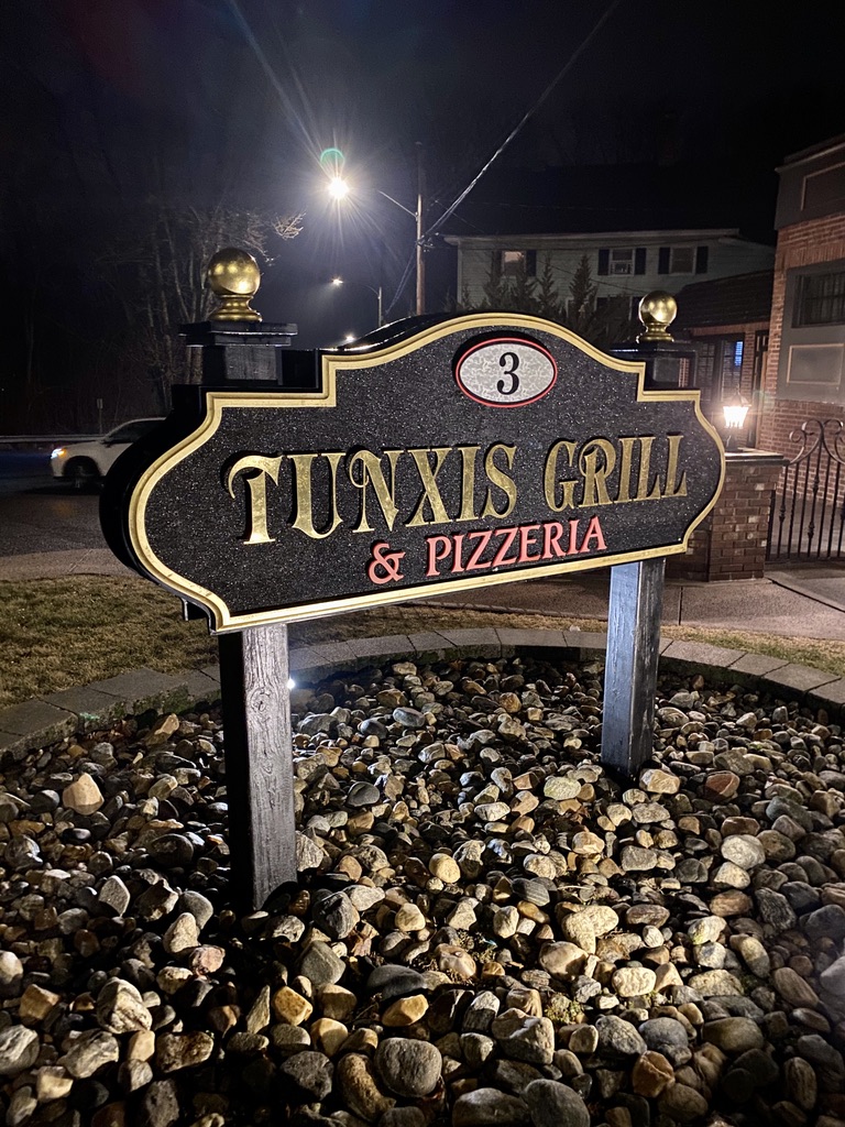 Tunxis Grill & Pizzeria | 3 Tunxis St, Windsor, CT 06095 | Phone: (860) 688-6429