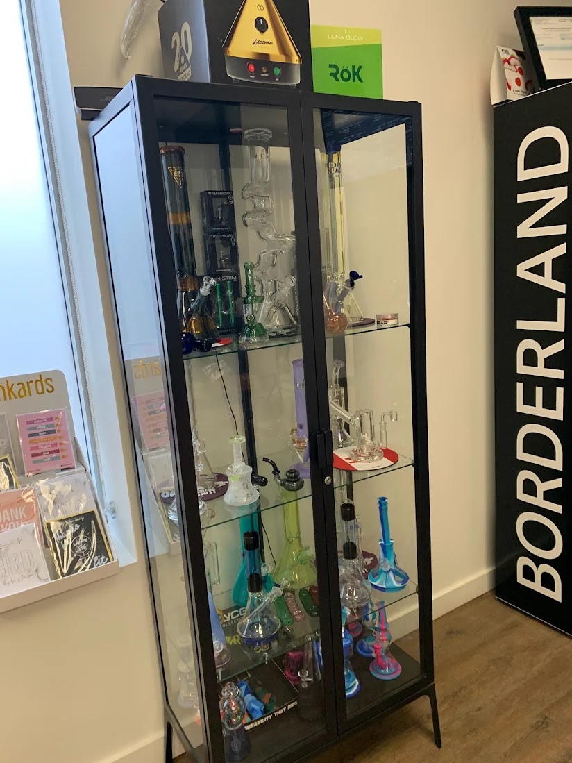Borderland Collective Cannabis Dispensary | 2 Dartmouth St, Queens, NY 11375 | Phone: (917) 619-1623