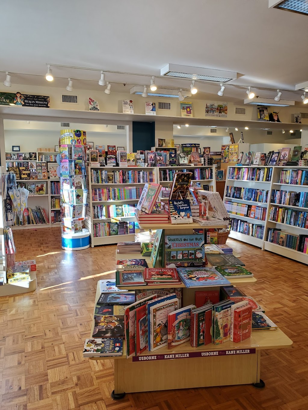 The Lahaska Bookshop | Peddlers Village Store, 162 Carousel Ln & Rte 263 A, Lahaska, PA 18931 | Phone: (267) 544-5131