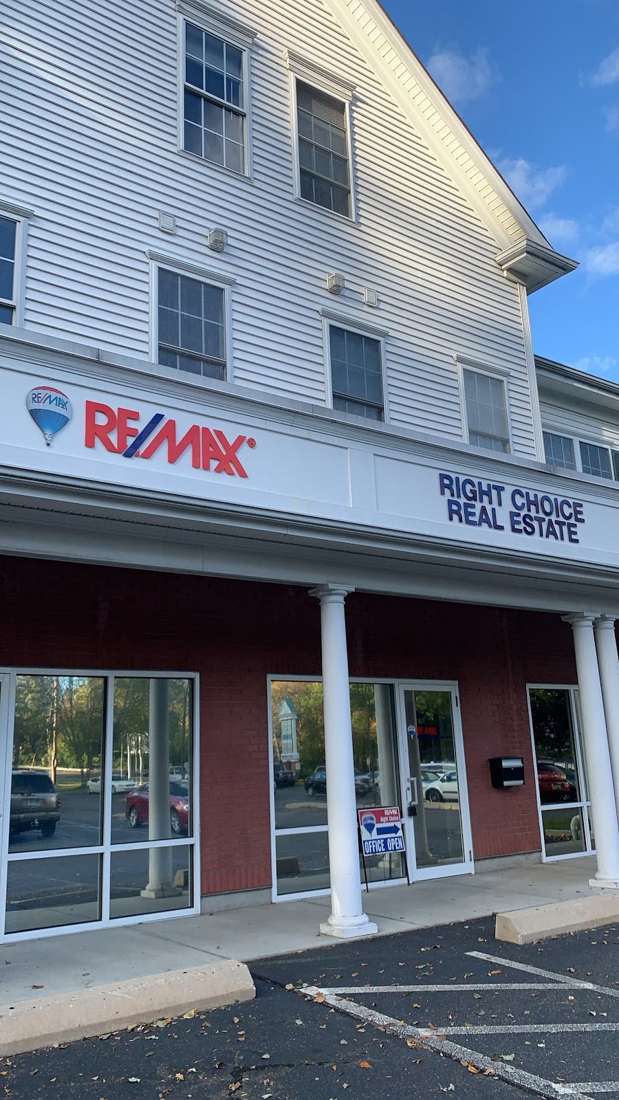 Re/Max Right Choice Real Estate | 670 Boston Post Rd suite f, Milford, CT 06460 | Phone: (203) 877-0618