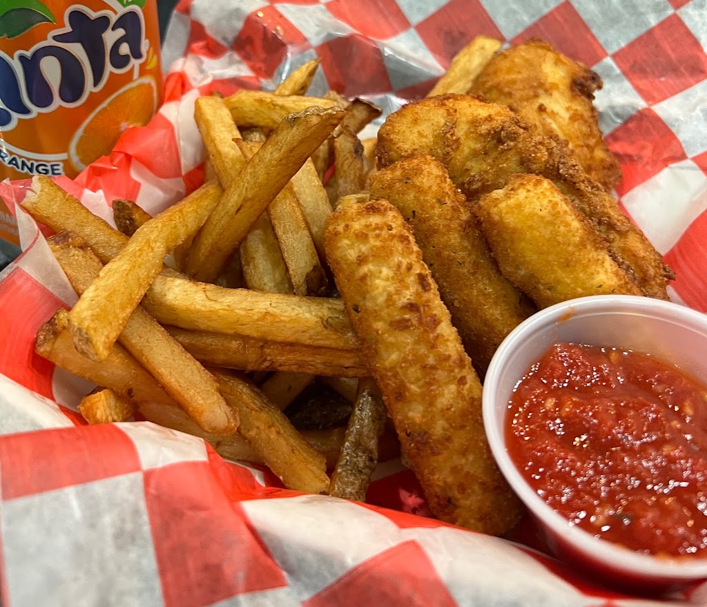 Mad Wings of Ludlow | 319 East St, Ludlow, MA 01056 | Phone: (413) 610-0810