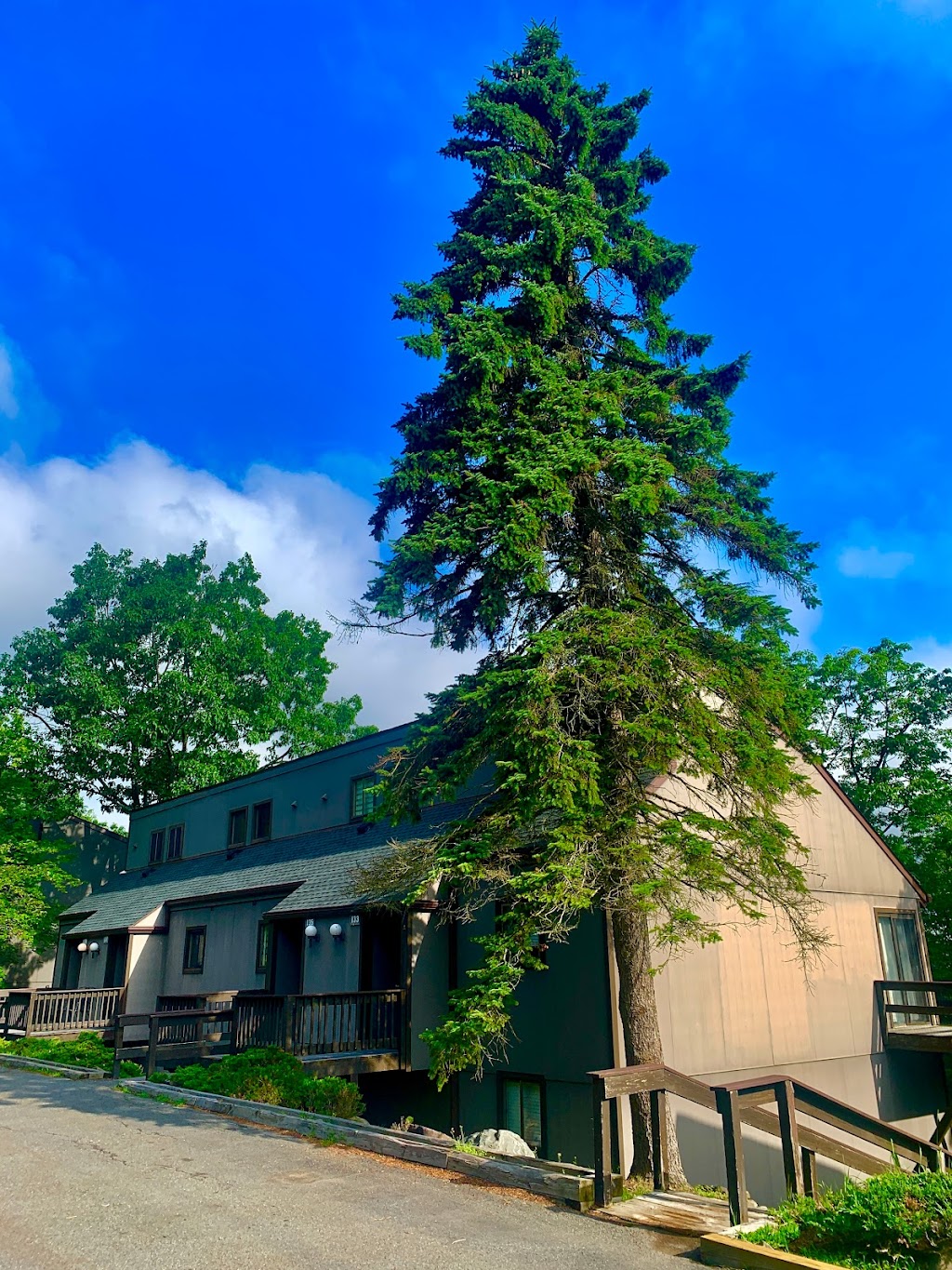 Retreat to Remember | Middle Village Way, Tannersville, PA 18372 | Phone: (484) 663-1940