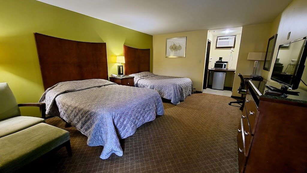 Sullivan Trail Inn & Suites | 690 PA-940, Pocono Lake, PA 18347 | Phone: (570) 646-3535
