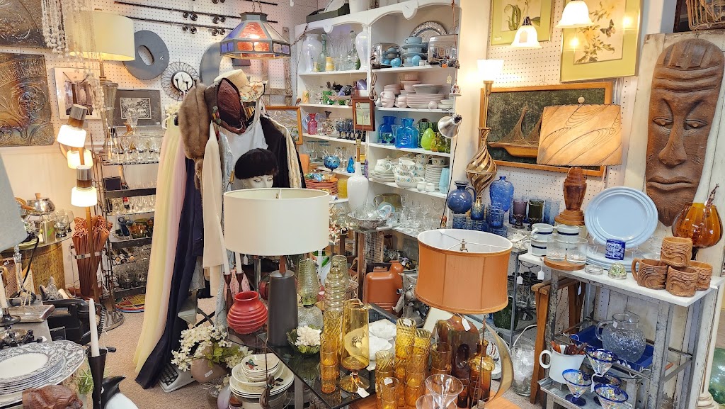 Rhinebeck Antique Center Emporium | 5229 Albany Post Rd, Staatsburg, NY 12580 | Phone: (845) 876-8168