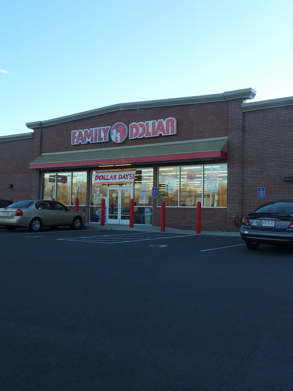 Family Dollar | 691 College Hwy, Southwick, MA 01077 | Phone: (413) 305-6003