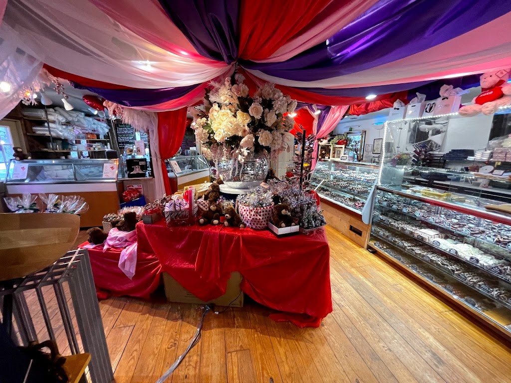 Snelgroves Chocolatier-Florist | 1695 King St, Enfield, CT 06082 | Phone: (860) 413-9042