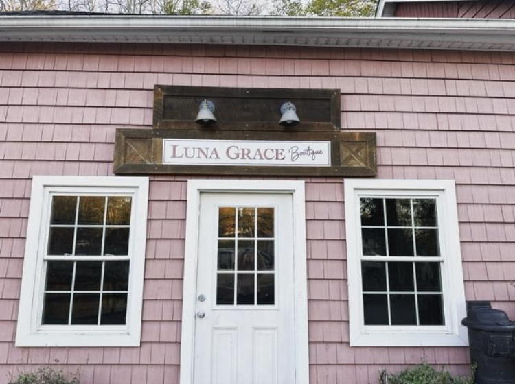 Luna Grace Boutique | 302 N Country Rd, Wading River, NY 11792 | Phone: (631) 886-1081