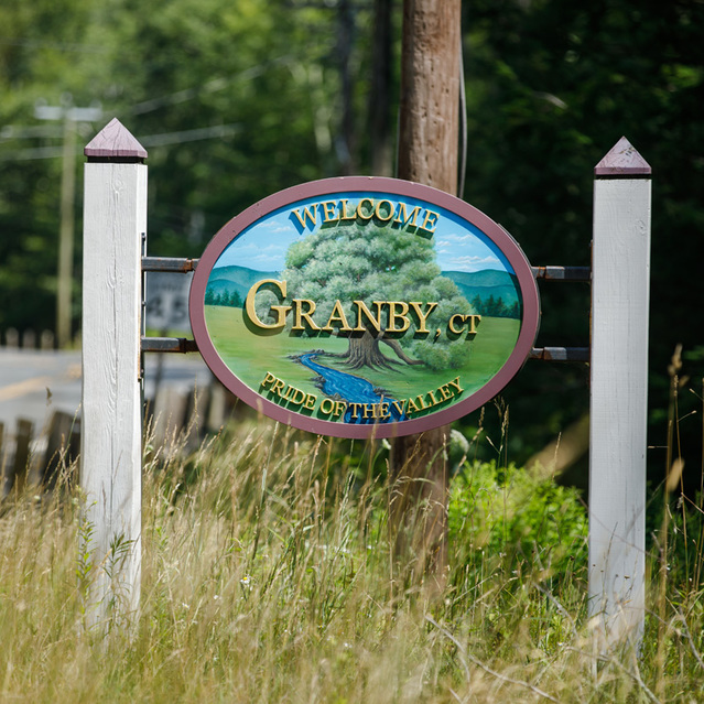 The Grand Luxury Apartments and Homes | 3 Murthas Wy, Granby, CT 06035 | Phone: (860) 653-1444